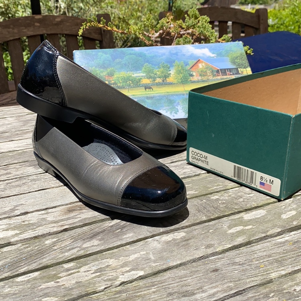 NWT- SAS Toe Ballet Flat